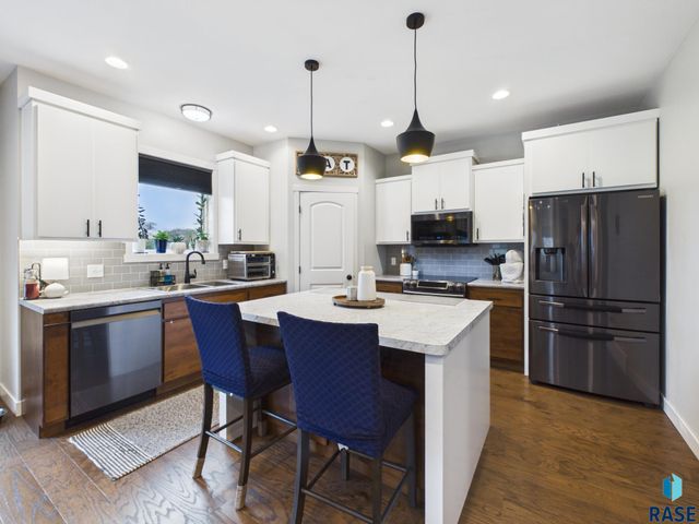 2820 Sweetgrass Dr Drive, Brookings, SD 57006