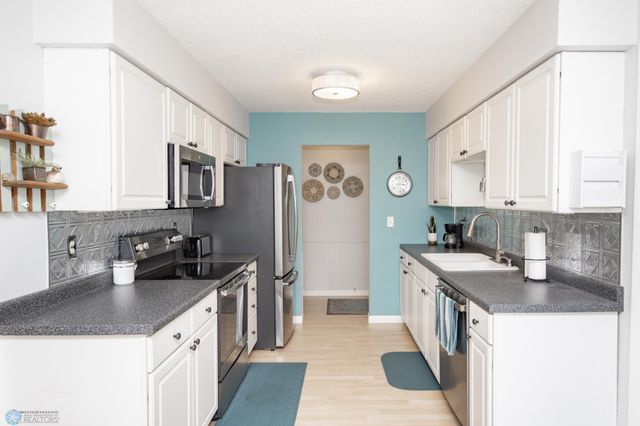 2606 Spruce Lane, Moorhead, MN 56560