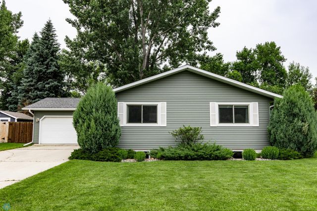 2606 Spruce Lane, Moorhead, MN 56560