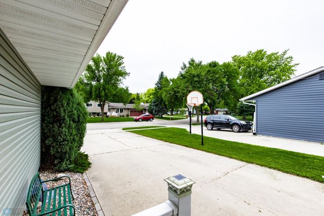 2606 Spruce Lane, Moorhead, MN 56560