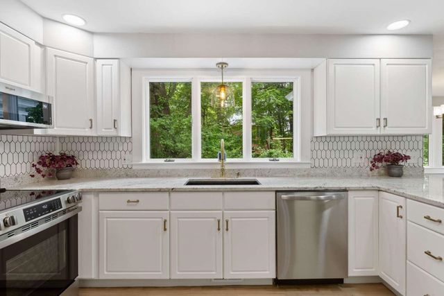 20 Pearl Street, Henniker, NH 03242
