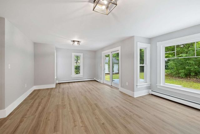 20 Pearl Street, Henniker, NH 03242
