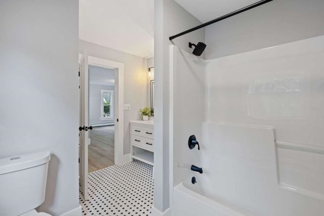 20 Pearl Street, Henniker, NH 03242