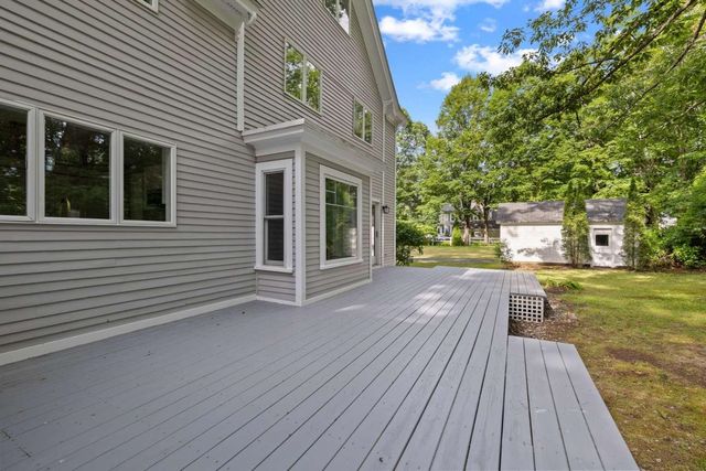20 Pearl Street, Henniker, NH 03242