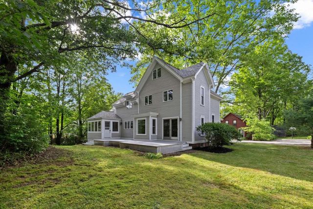 20 Pearl Street, Henniker, NH 03242