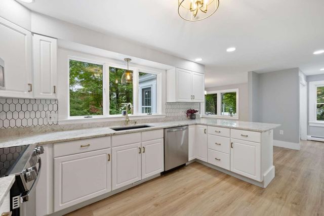 20 Pearl Street, Henniker, NH 03242