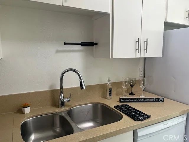 44220 San Pablo Avenue 4, Palm Desert, CA 92260