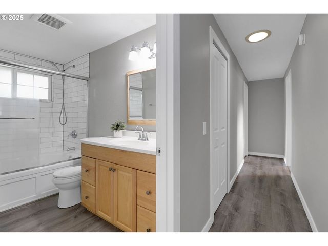1097 LEIGH St, Eugene, OR 97401