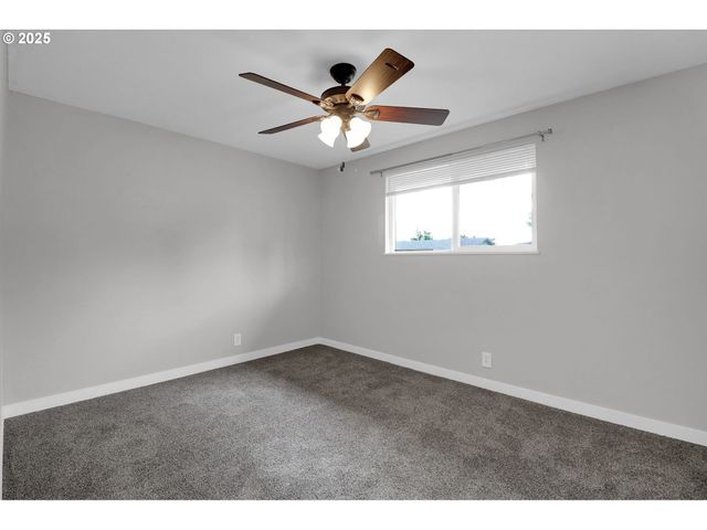 1097 LEIGH St, Eugene, OR 97401