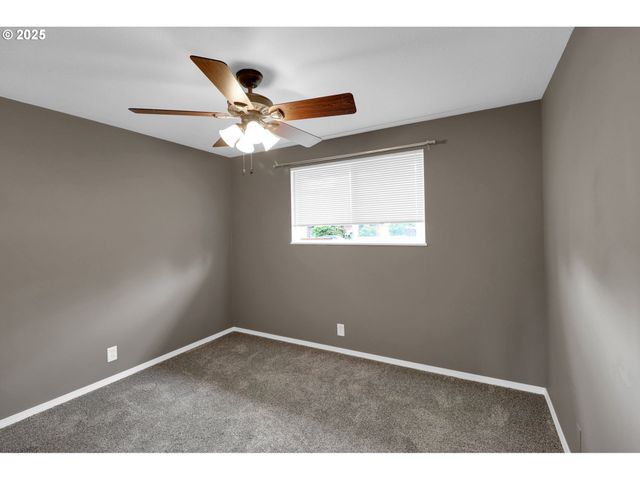 1097 LEIGH St, Eugene, OR 97401