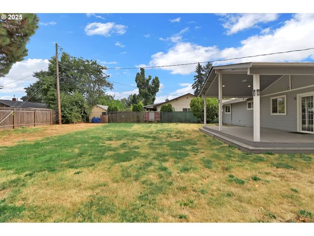 1097 LEIGH St, Eugene, OR 97401