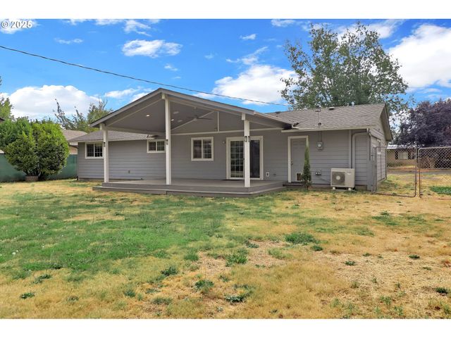 1097 LEIGH St, Eugene, OR 97401
