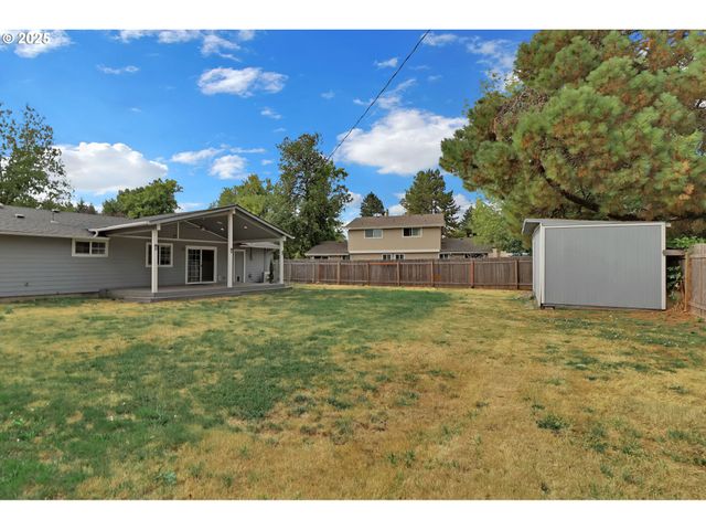 1097 LEIGH St, Eugene, OR 97401