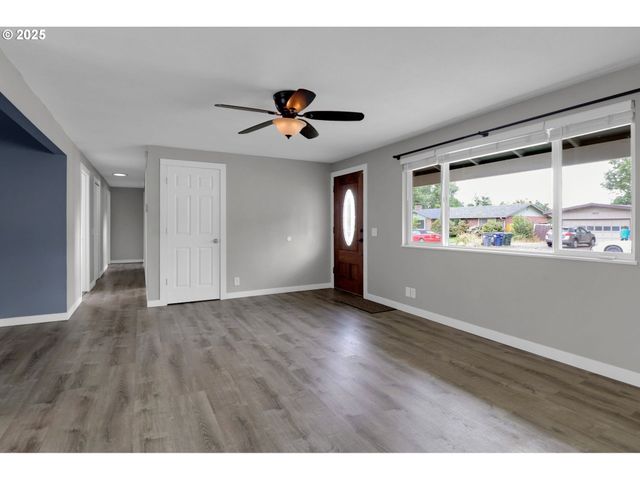 1097 LEIGH St, Eugene, OR 97401