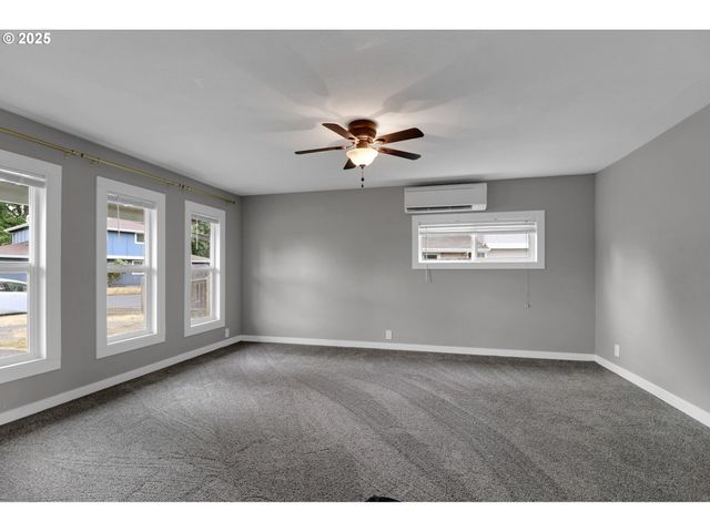 1097 LEIGH St, Eugene, OR 97401