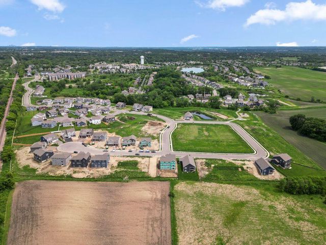 1712 Oak Creek Drive, Chaska, MN 55318
