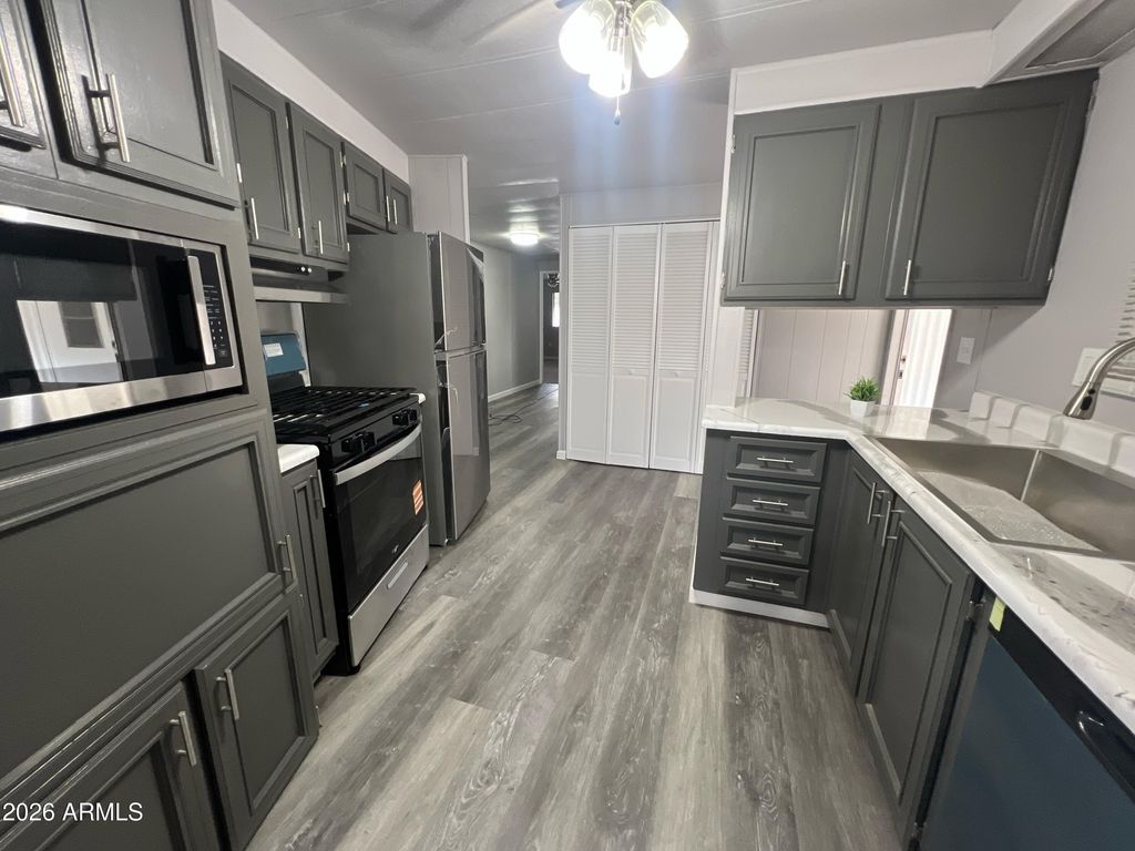 10701 N 99 Avenue 209, Peoria, AZ 85345