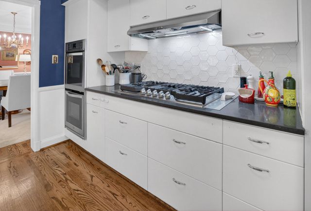 5973 SEARL TER, Bethesda, MD 20816