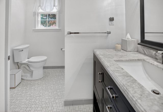5973 SEARL TER, Bethesda, MD 20816
