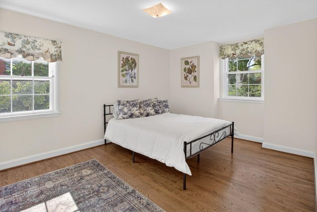 5973 SEARL TER, Bethesda, MD 20816