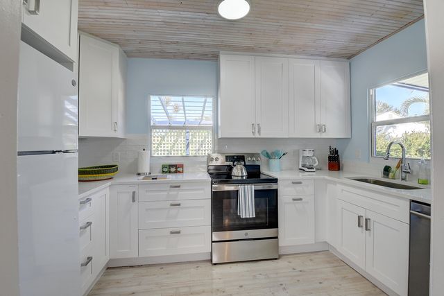 212 SW 1st Avenue, Delray Beach, FL 33444