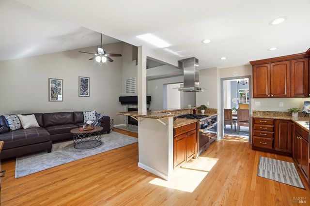 110 Silverbell Ct, Windsor, CA 95492