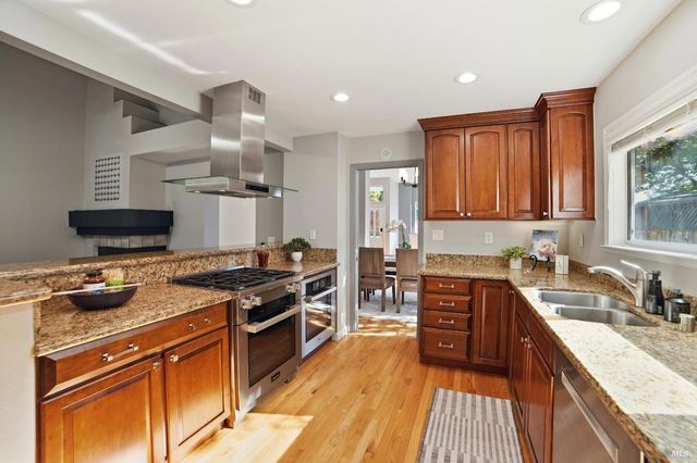 110 Silverbell Ct, Windsor, CA 95492