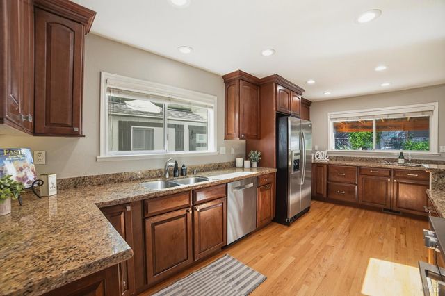 110 Silverbell Ct, Windsor, CA 95492