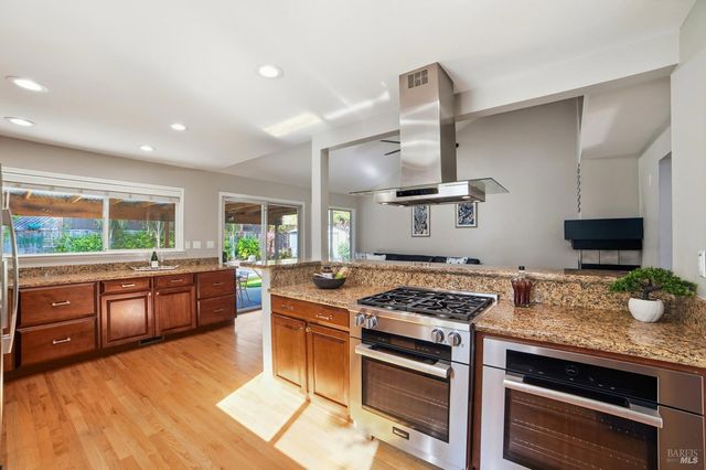 110 Silverbell Ct, Windsor, CA 95492