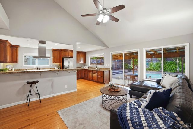 110 Silverbell Ct, Windsor, CA 95492