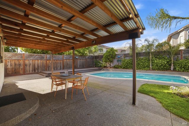 110 Silverbell Ct, Windsor, CA 95492