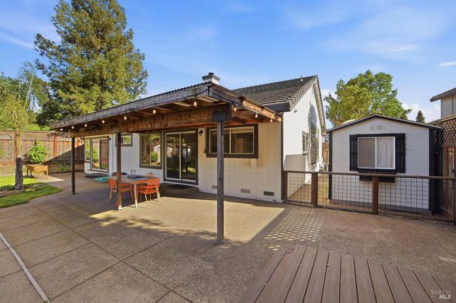 110 Silverbell Ct, Windsor, CA 95492