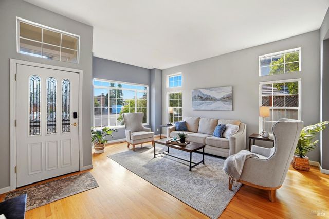 110 Silverbell Ct, Windsor, CA 95492