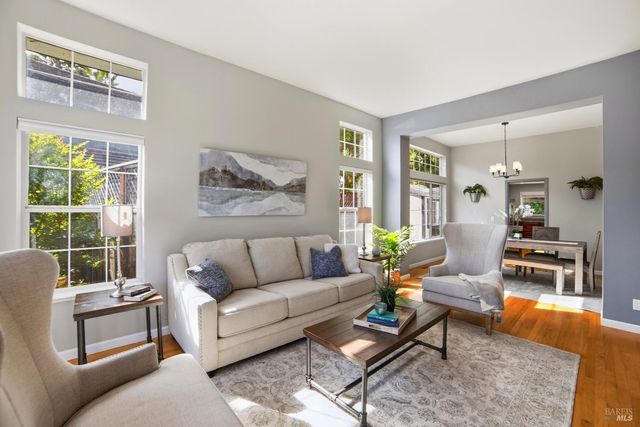 110 Silverbell Ct, Windsor, CA 95492