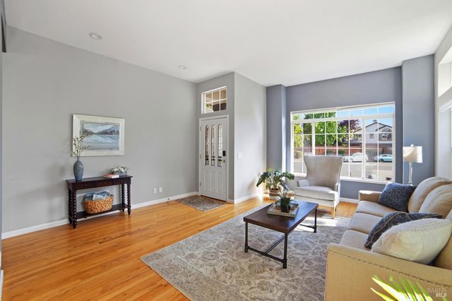 110 Silverbell Ct, Windsor, CA 95492