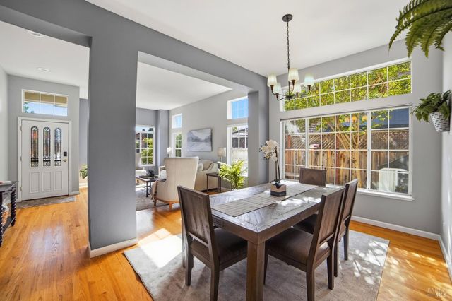 110 Silverbell Ct, Windsor, CA 95492