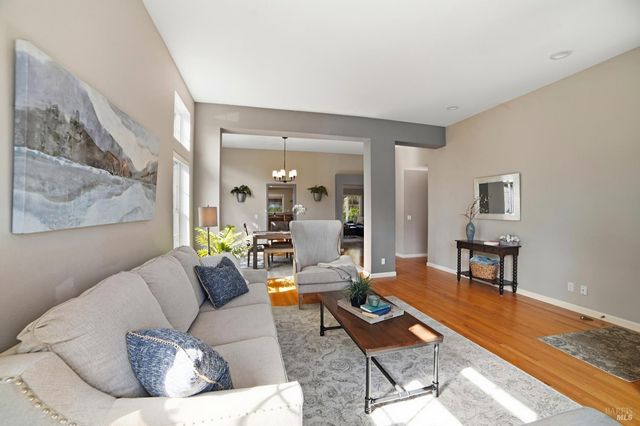 110 Silverbell Ct, Windsor, CA 95492