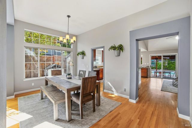 110 Silverbell Ct, Windsor, CA 95492