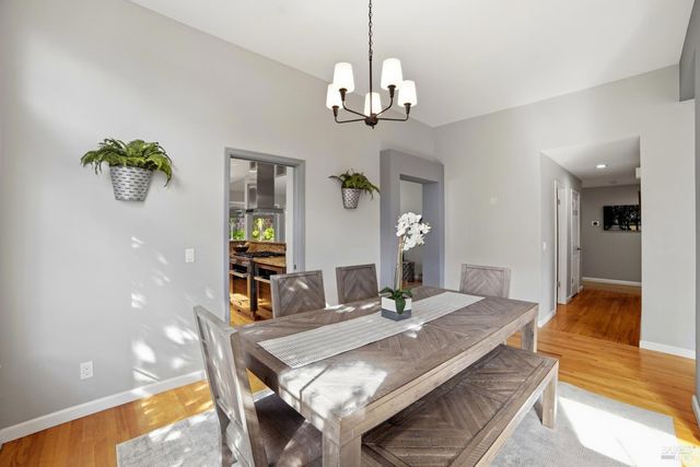 110 Silverbell Ct, Windsor, CA 95492