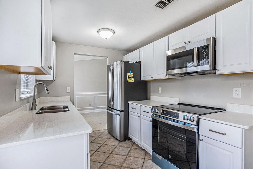 Image 11 of property listing at 8234 RAVENCROFT DRIVE, Tampa, FL 33615