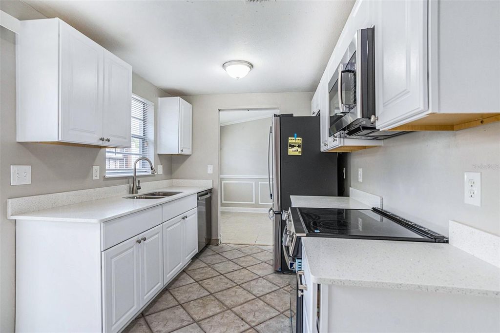 Image 12 of property listing at 8234 RAVENCROFT DRIVE, Tampa, FL 33615