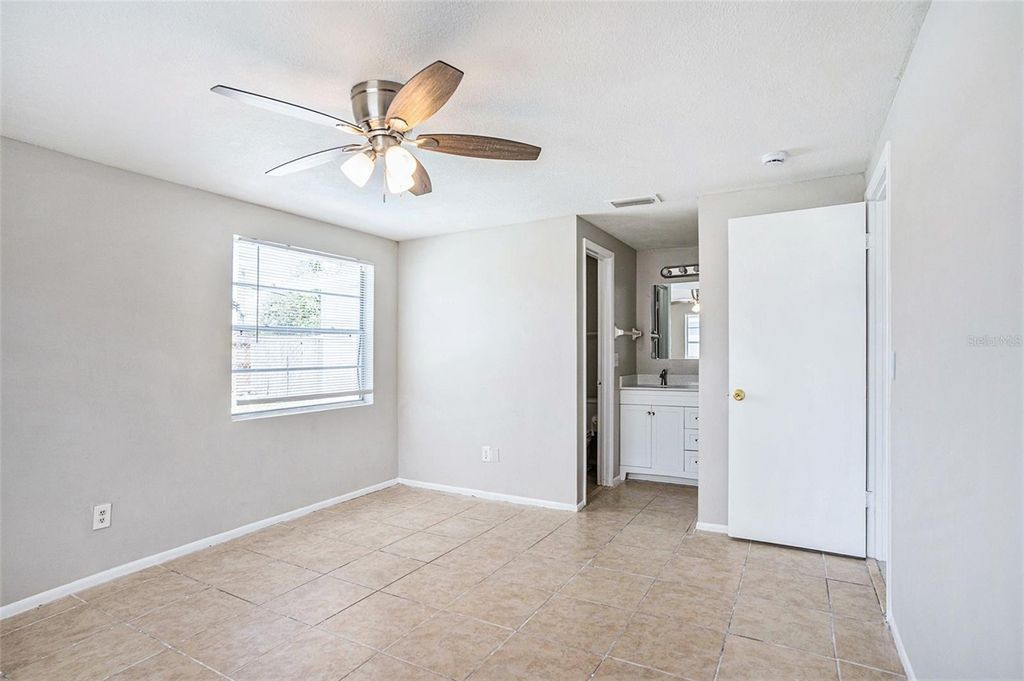 Image 14 of property listing at 8234 RAVENCROFT DRIVE, Tampa, FL 33615