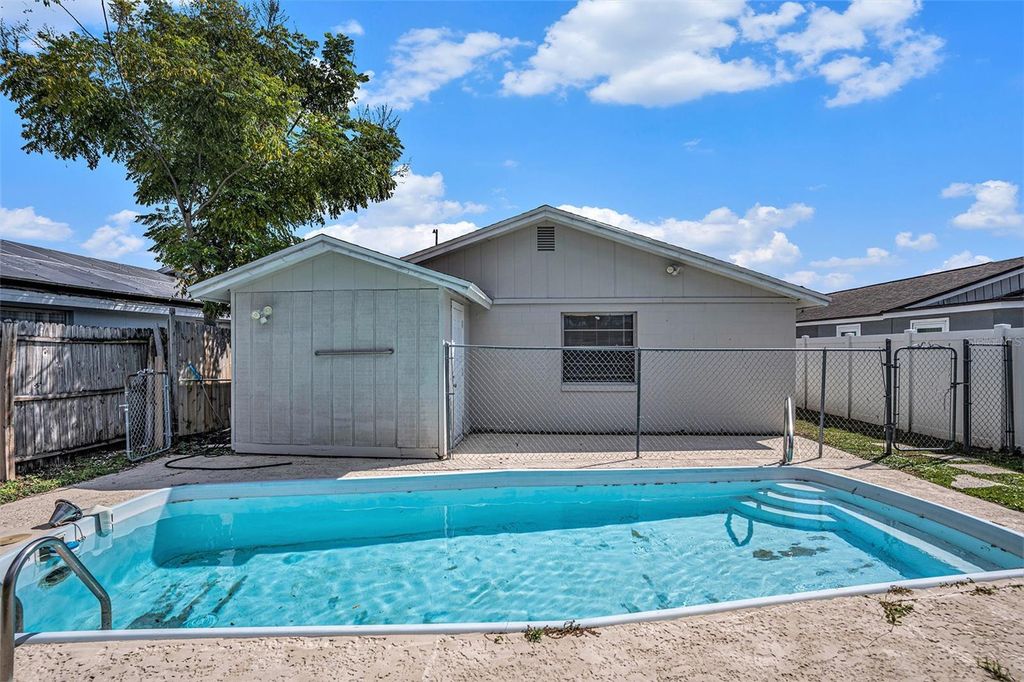 Image 22 of property listing at 8234 RAVENCROFT DRIVE, Tampa, FL 33615