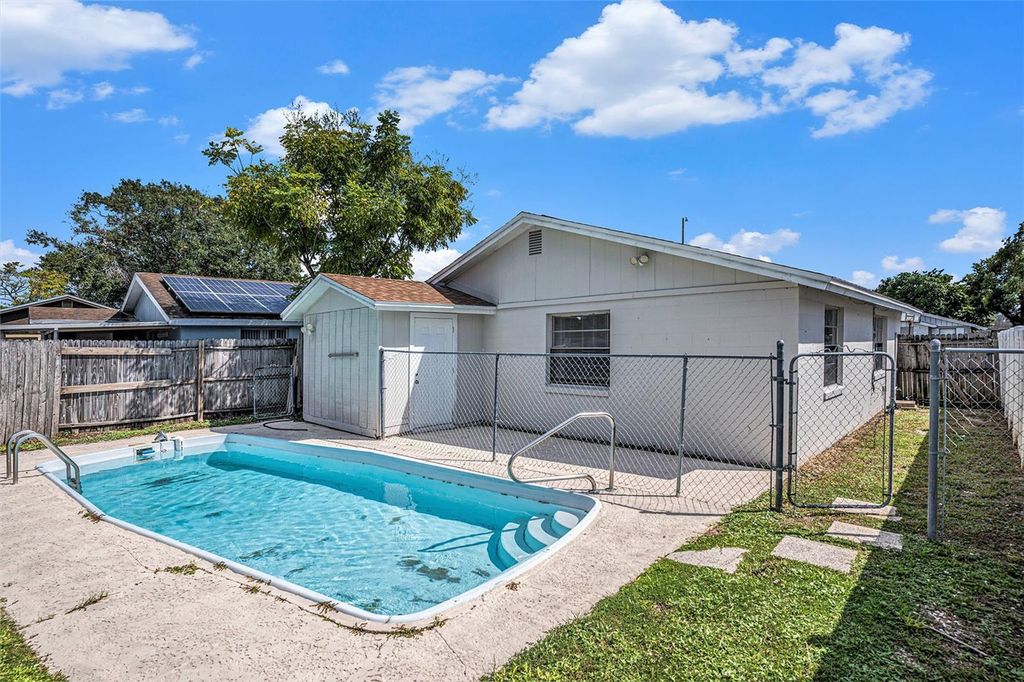 Image 24 of property listing at 8234 RAVENCROFT DRIVE, Tampa, FL 33615