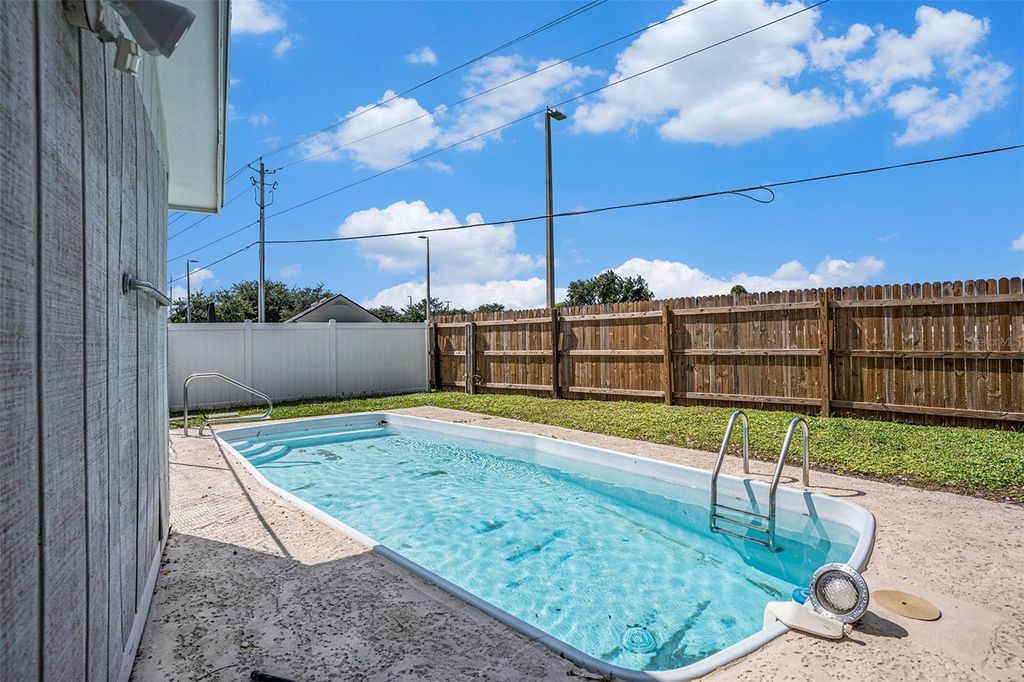 Image 26 of property listing at 8234 RAVENCROFT DRIVE, Tampa, FL 33615