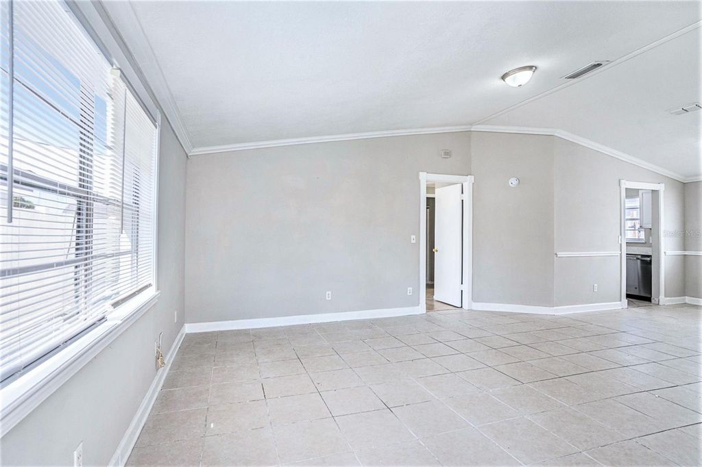 Image 5 of property listing at 8234 RAVENCROFT DRIVE, Tampa, FL 33615