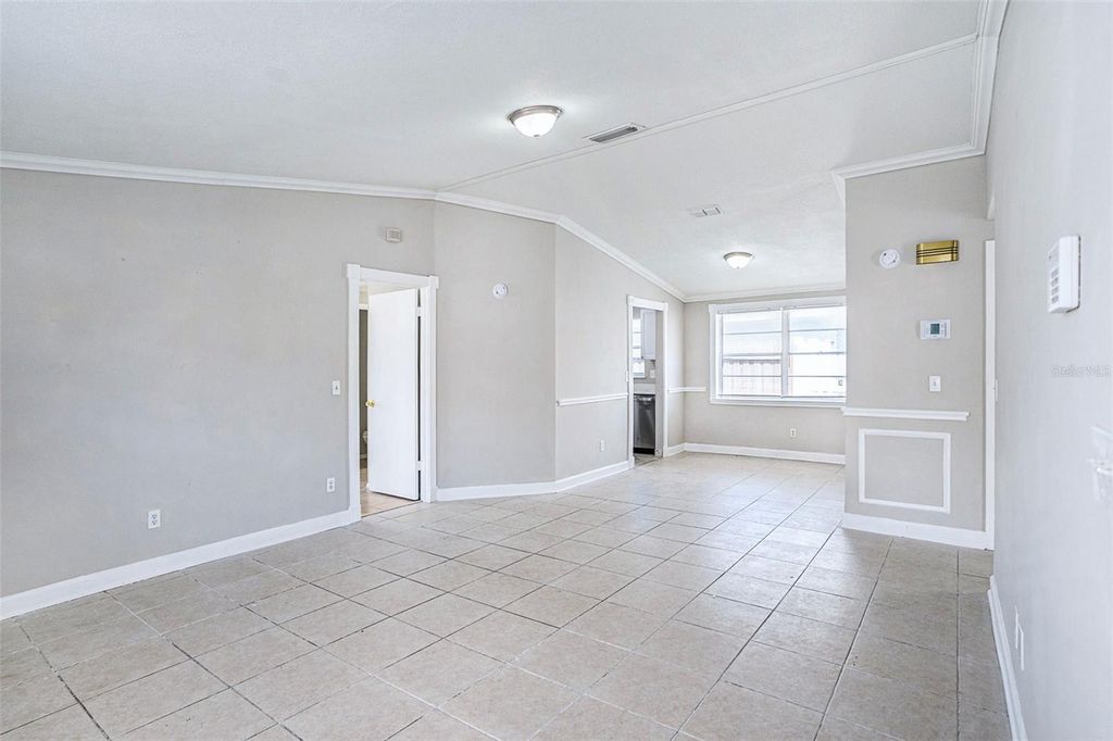 Image 6 of property listing at 8234 RAVENCROFT DRIVE, Tampa, FL 33615