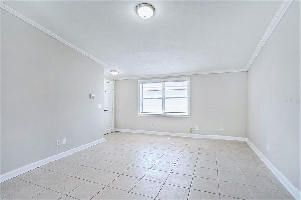 Image 7 of property listing at 8234 RAVENCROFT DRIVE, Tampa, FL 33615