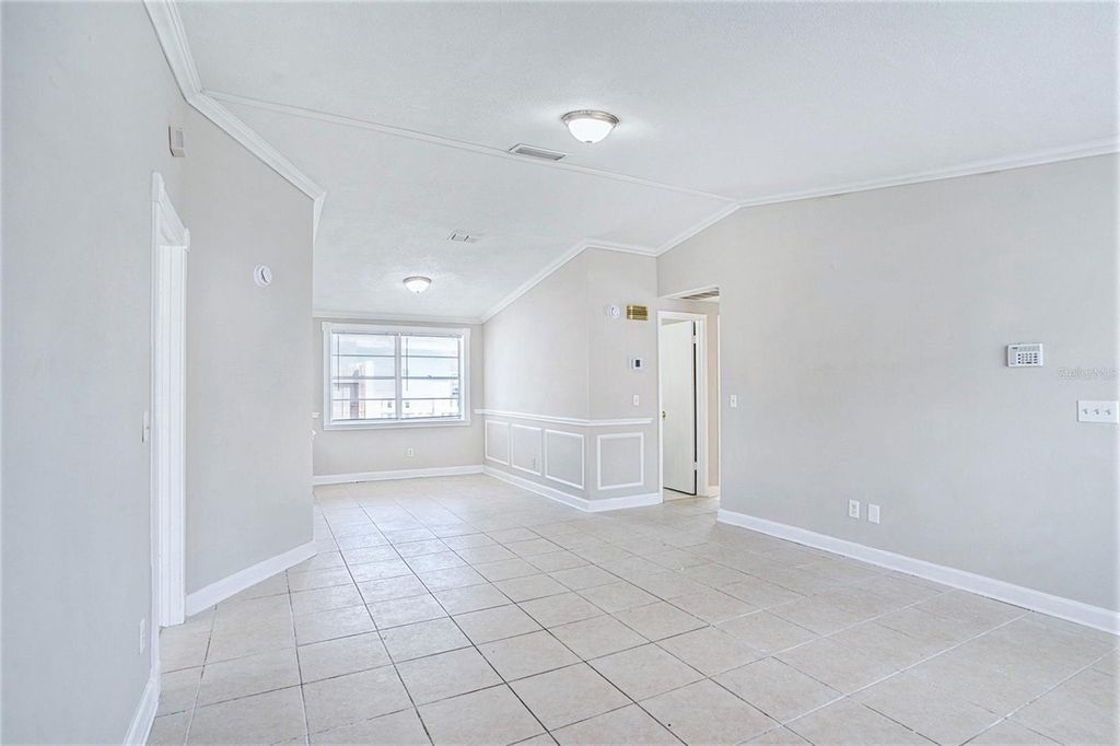 Image 8 of property listing at 8234 RAVENCROFT DRIVE, Tampa, FL 33615