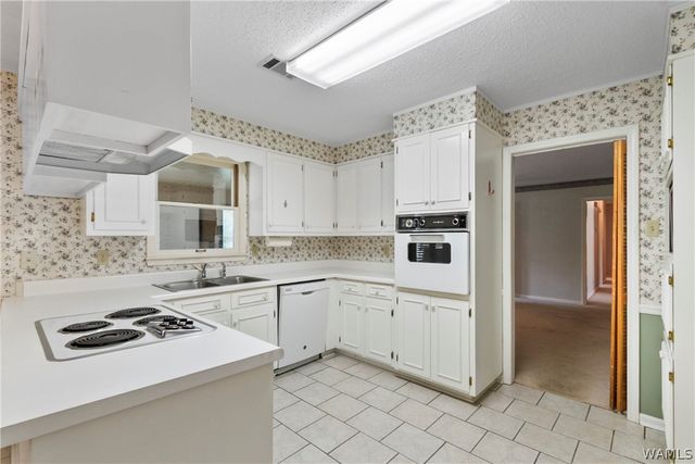 160 Pine Ridge, Moundville, AL 35474